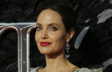 „Mellette volt az a másik nő” – Angelina Jolie felelevenítette, hogy az apja megcsalta az anyját