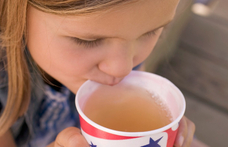 Miért tűnt el a Mekiből a barackos tea, és miért nem árulják a mozikban sem?