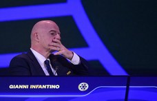 Órákat késett a FIFA elnöke a saját kongresszusáról, Csányi Sándor sem várta meg