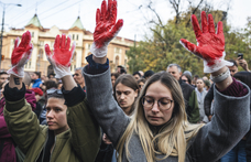 Vajdasági magyar értelmiségiek álltak az újvidéki tragédia miatt tüntető egyetemisták mellé