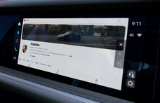 Útközben is mehet a YouTube az új Porschék műszerfalán