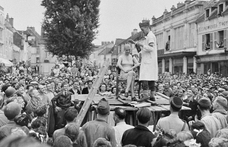 A „vad” tisztogatástól az ellenálló nemzet mítoszának építéséig: így békült meg a francia társadalom a világháború után