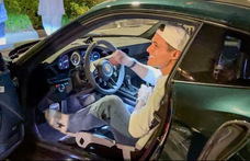 Monacói villantás: Norris új Porschéval, Sainz ritka Ferrarival ment közös vacsorára – videó