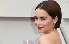 Emilia Clarke beugrott egy körmöshöz Újlipótvárosban