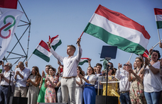 Fotógaléria: Ilyen volt Magyar Péter utolsó tüntetése a választás előtt
