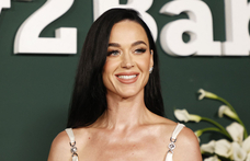 Katy Perry csupa nőkből álló legénységgel utazik az űrbe