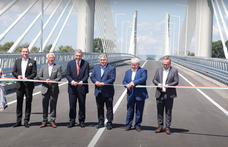 Orbán: A választást megnyerjük, a foci Eb-t majd meglátjuk – videó a kalocsai hídátadásról