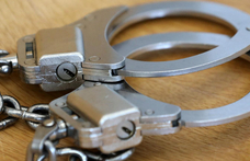 Előzetes letartóztatásba került az a 12 éves lány, aki megszúrta az osztálytársát Bőnyben