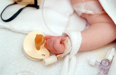 Újszülött kislányt találtak a Heim Pál Gyermekkórház babamentő inkubátorában