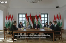 Orbán egy csapat baráti újságírónak és influenszernek bizonygatta a Karmelitában, hogy a migráció rossz
