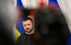 A Nyugat szemet huny afölött, hogy Zelenszkij mandátuma lejárta után is Ukrajna elnöke marad