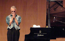 Nyolcvan éves Keith Jarrett, akinek a koncertjein köhögni sem lehet