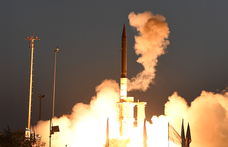 Példátlan erő Izraeltől: szinte már az űrben semmisíthettek meg egy iráni rakétát (videó)