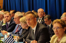Szijjártó szerint az EU azért bünteti Magyarországot, mert kiűztük az antiszemitizmust terjesztő migránsokat￼