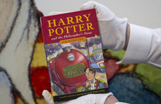 Majdnem a szemétben landolt, végül 10 millió forintért kelt el egy Harry Potter-könyv