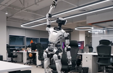 Ezt a kínai robotot is megviseli a sok irodában ülés – így feláll, és elvégez pár nyújtó gyakorlatot (videó)