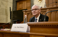 Polt Péter átadta lemondását Sulyok Tamásnak