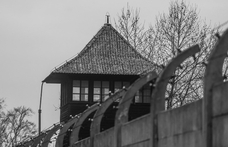 Nem engedik közel a mikrofonhoz a politikusokat Auschwitzban