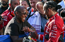 Állást kap Lewis Hamilton apja az FIA-nál