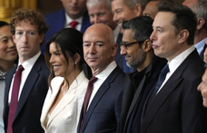 Hiába a millió dolláros hűségeskük, Trump folytatja Biden hadjáratát a Google és a Facebook ellen
