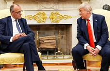 „Ez önöknek nem lehetett túl kellemes nap” - Donald Trump ismét magát hozta, amikor vendégül látta a német kancellárt a D-nap évfordulóján
