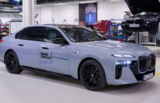 Nagyobb hatótáv és biztonság: szilárdtest akkus BMW i7 a láthatáron