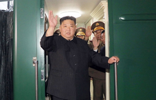 Kim Dzsongun ünnepélyesen fel akart avatni egy ötezer tonnás hadihajót, de az felborult, amint vízre bocsátották