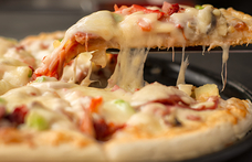 Ha jót akar magának, kenje be ragasztóval a pizzáját – ezt javasolja a Google mesterséges intelligenciás keresője