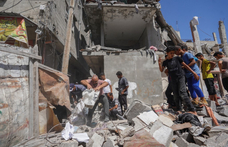 Izrael egy gázai menekülttábort támadott, 17-en meghaltak