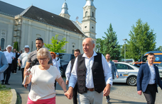 Zarándokok között tűnt fel Sulyok Tamás Csíksomlyón