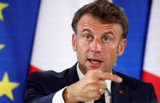 Súlyos vereség után előrehozott választást írt ki Macron francia elnök