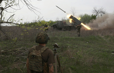 Az oroszok Harkivot, az ukránok orosz olajterminált rakétáztak a prágai NATO-csúcs előtt