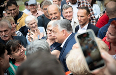 Orbán megint szűk körben kampányolt, szerinte „aki fizet, az rendeli a zenét”