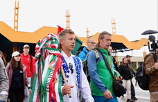 Magyar Péter megérkezett Romániába: „Nem szavazatokért jöttünk, hanem, hogy lemossuk a gyalázatot, mert a miniszterelnök szembe köpte a határon túli magyarokat”