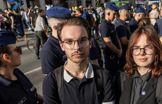 „Azért elég ijesztő, hogy 19 évesen, 160 centivel 10 rendőr körbevesz”