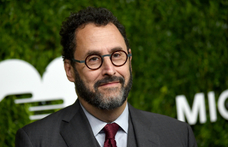 „Meglepett, hogy színre kerül a darabom Magyarországon, azt hittem, a propagandatörvény miatt nem lehet“ – Tony Kushner a HVG-nek