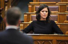 Szél Bernadettnek több százezer forintos sérelemdíjat kell fizetnie, miután beperelte egy fideszes főispán