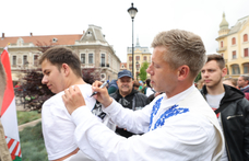 Magyar Péter a Néppártban kémkedő RMDSZ-képviselőkről és buszoztatott provokátorokról beszélt Nagyváradon