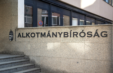 Csak a végkielégítés megvonása Alaptörvény-ellenes a „kifogástalan életvitel” vizsgálatát elutasító gyermekvédelmi dolgozók esetén