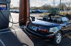 Mazda MX-5-ből is van elektromos és alig nehezebb, mint a benzines