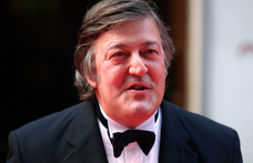 Stephen Fry kiállt a Budapest Pride mellett, modern fasizmusnak nevezte a magyar helyzetet