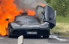 Porrág égett egy F1-motoros utcai hiperautó – videó