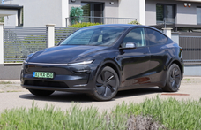 Teszten Magyarország legkelendőbb villanyautója, a cybertekintetű legfrissebb Tesla Model Y