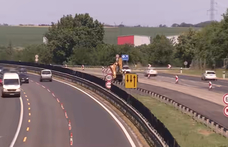 Fellélegzés: szüneteltetik az M7-es felújítását a nyáron