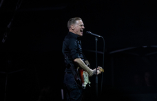 Egy hatalmas zsírszörny miatt lefújták Bryan Adams koncertjét