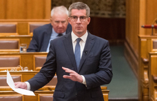 Megijedtek a megfélemlítési törvénytől? A Fidesz szavazás helyett még dolgozik a szövegen