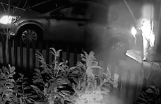 Beült egy nő mellé egy kóros elmeállapotú férfi, így szerezte meg a kocsiját – videó