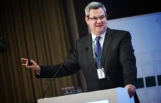 „Bőrtangás kép is lesz?” – Magyar Péter posztja alatt érdeklődött az egészségügyi államtitkár