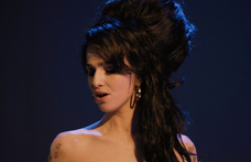 Végre egy nézhető zenés életrajz – ilyen lett az Amy Winehouse-film