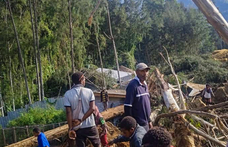 Több száz embert temetett maga alá Pápua Új-Guineán egy földcsuszamlás